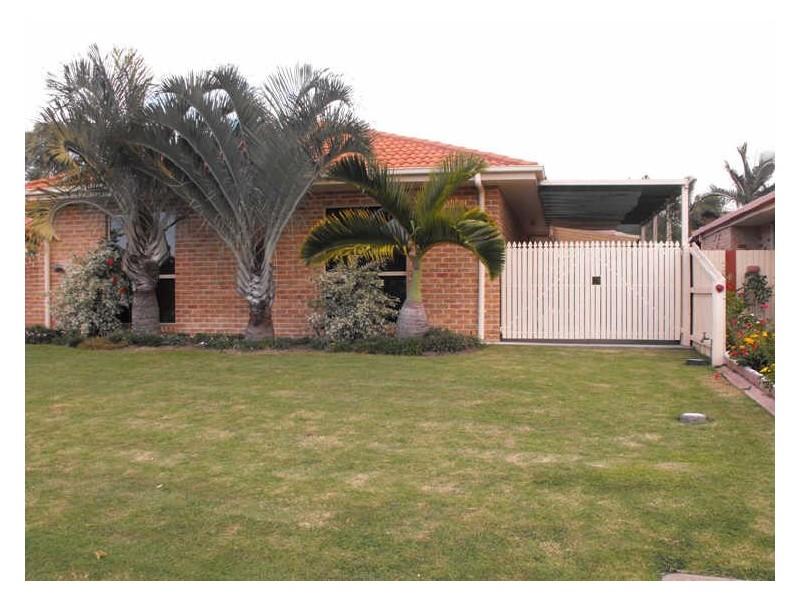 17 Carpenter Way, Sandstone Point QLD 4511