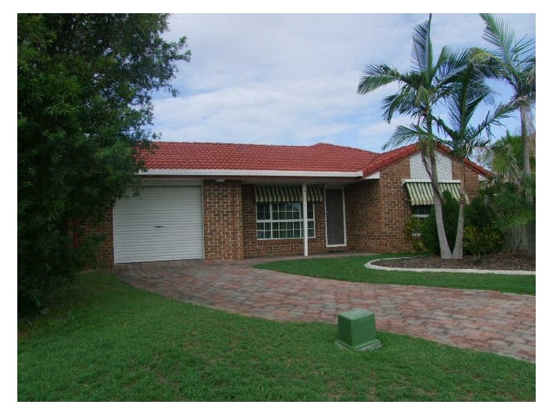 4 York Court, Sandstone Point QLD 4511