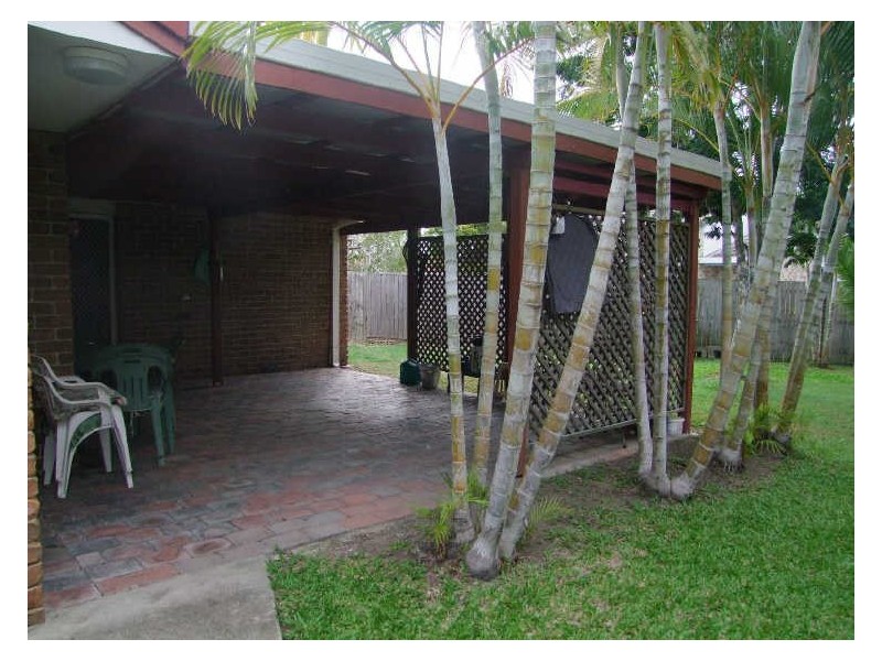 4 York Court, Sandstone Point QLD 4511
