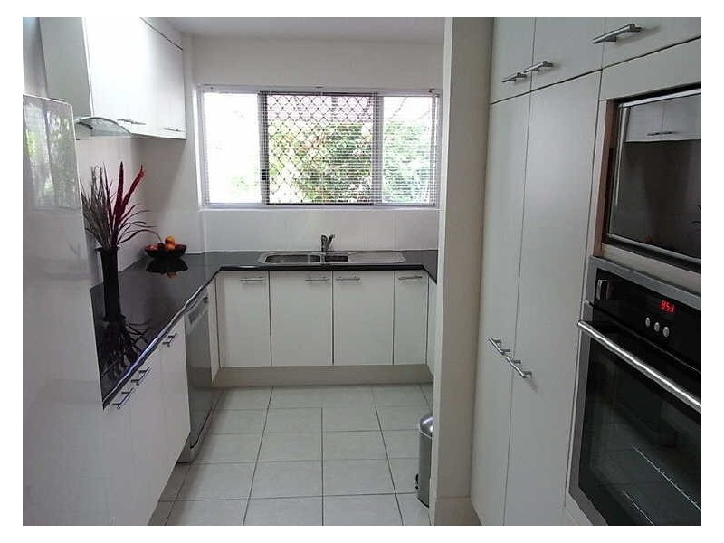 9B Spinnaker Drive, Sandstone Point QLD 4511