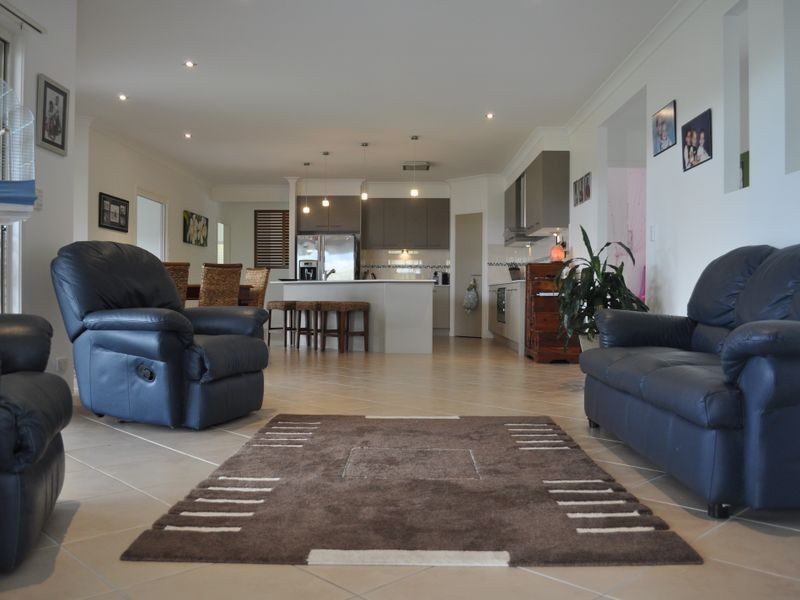 18 Kooringal Way, Sandstone Point QLD 4511