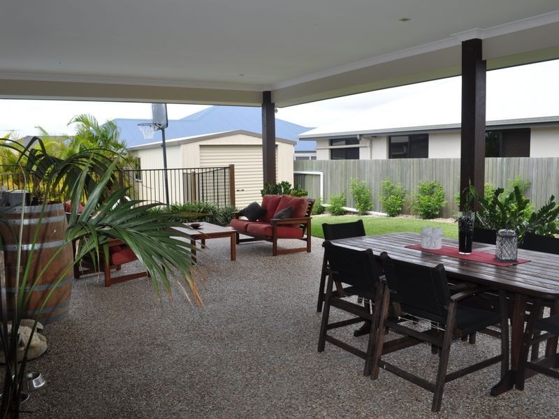18 Kooringal Way, Sandstone Point QLD 4511