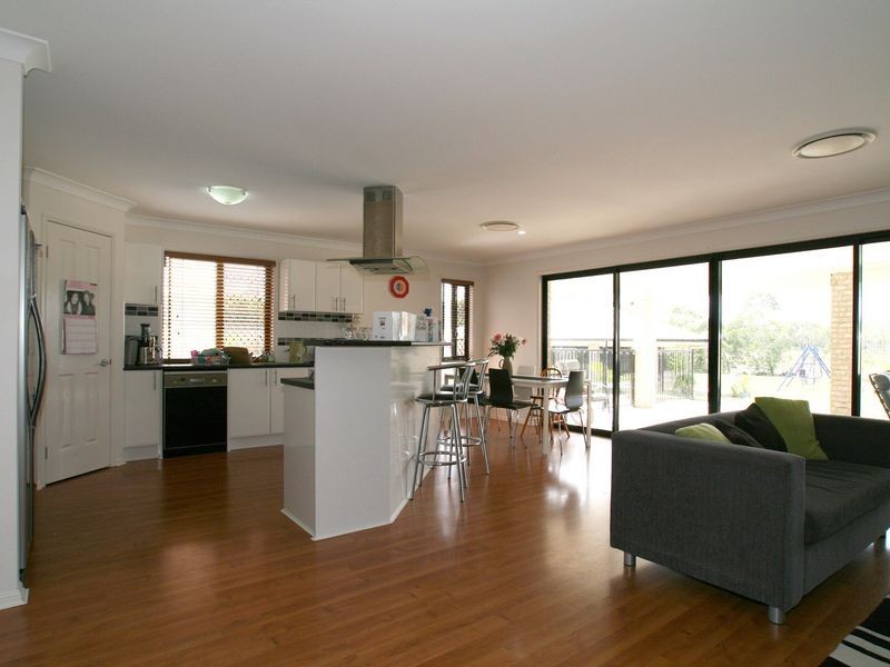 13 Scaroni Court, Ningi QLD 4511