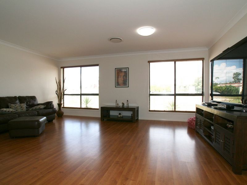 13 Scaroni Court, Ningi QLD 4511