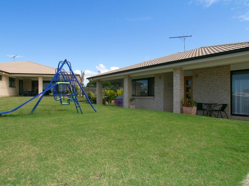 13 Scaroni Court, Ningi QLD 4511