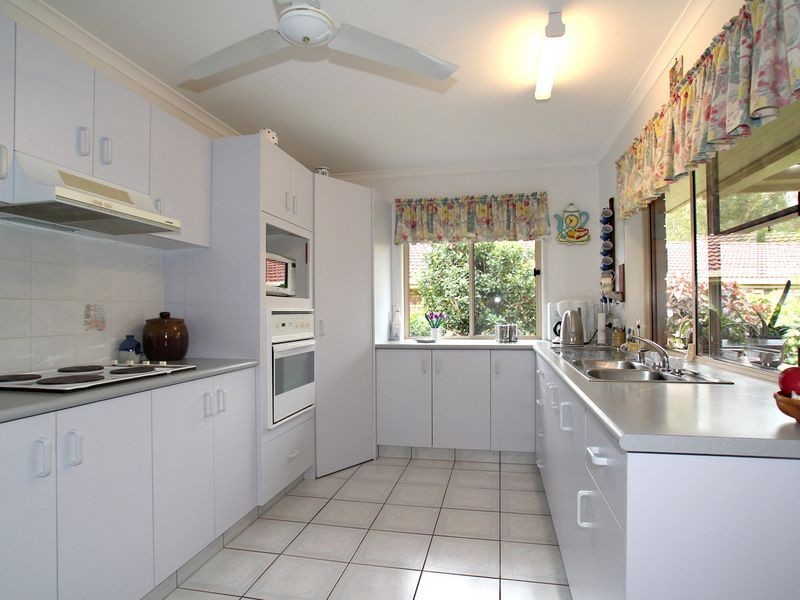 8 Lancaster Place, Sandstone Point QLD 4511