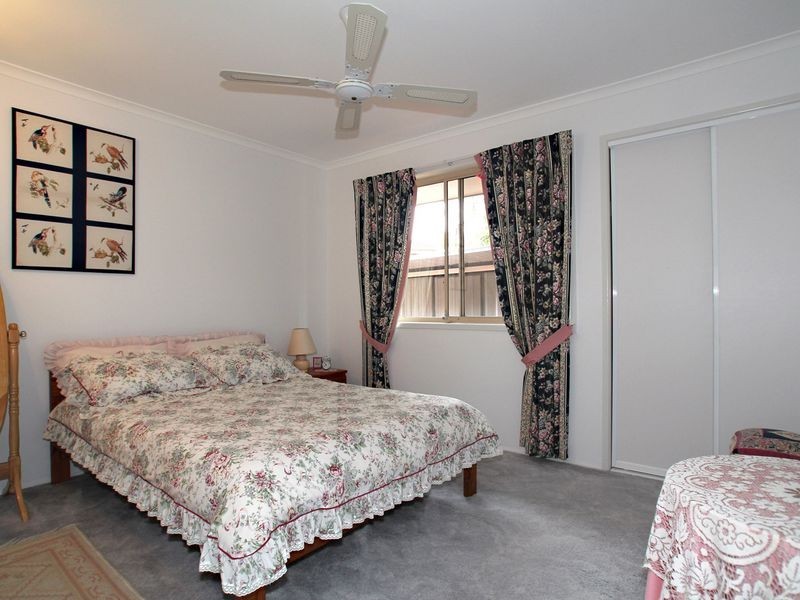 8 Lancaster Place, Sandstone Point QLD 4511