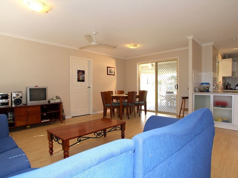 4 Squire Place, Sandstone Point QLD 4511