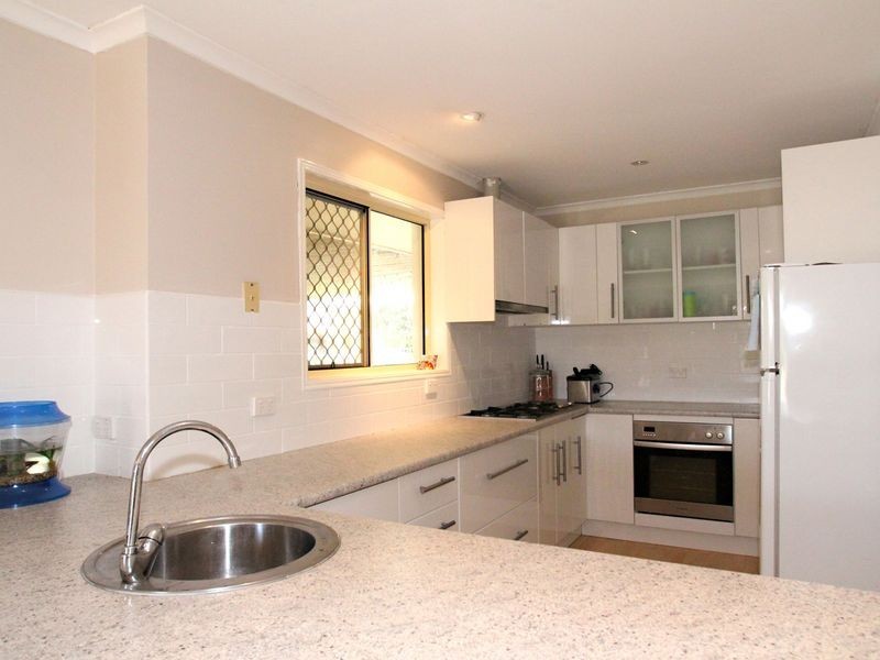 4 Squire Place, Sandstone Point QLD 4511