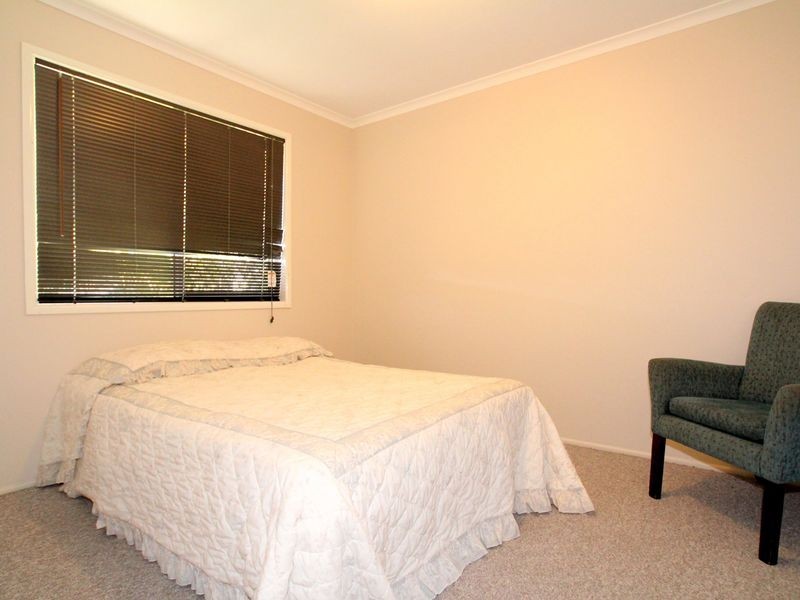 4 Squire Place, Sandstone Point QLD 4511