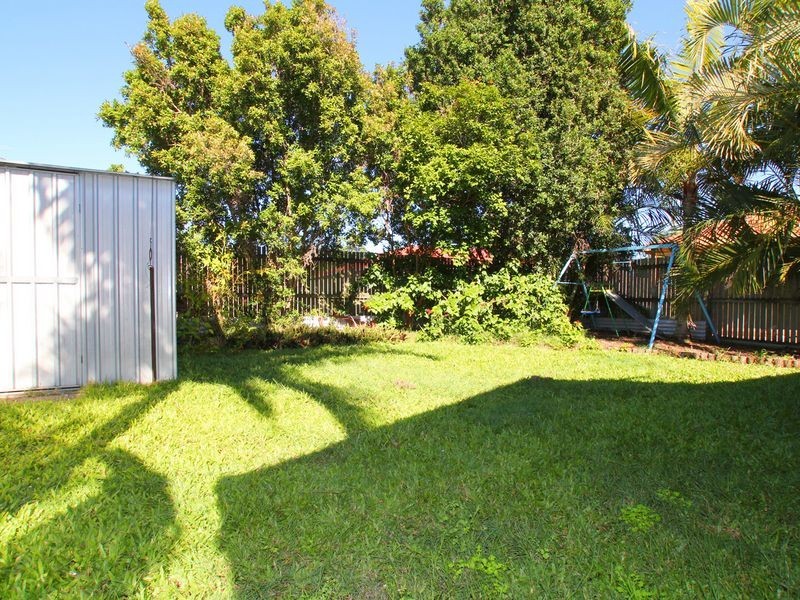 4 Squire Place, Sandstone Point QLD 4511