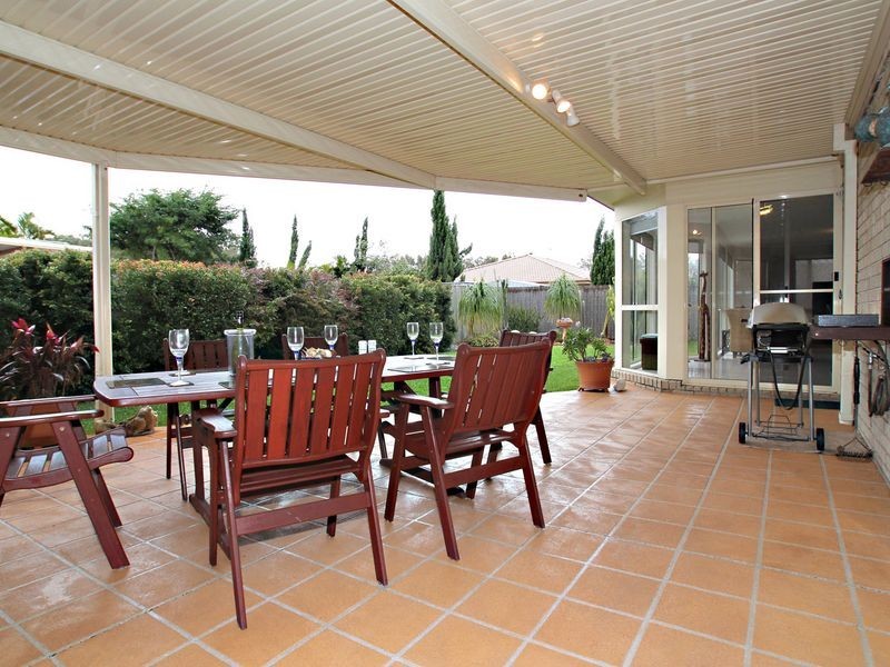 183 Bestmann Road East, Sandstone Point QLD 4511