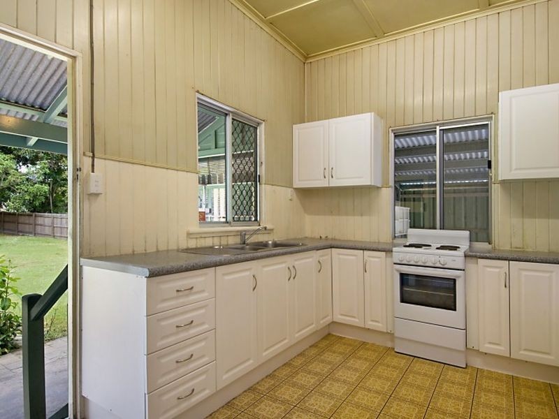 61 Miles Street, Manoora QLD 4870