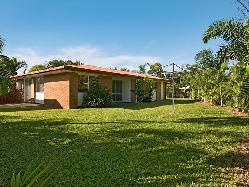 8 Durian Close, Manoora QLD 4870