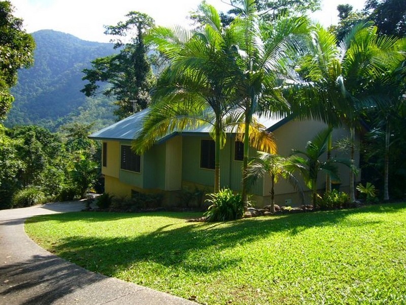 17 Frond Close, Redlynch QLD 4870