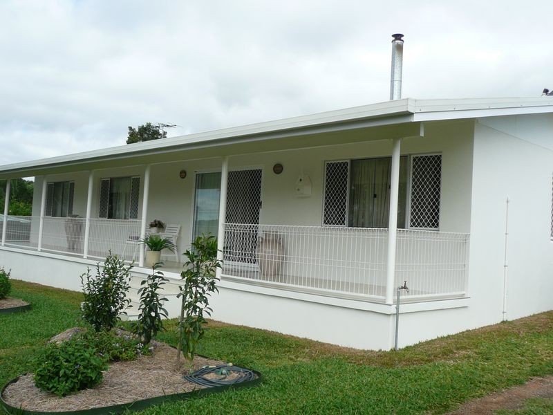 25 Russell Road West, Lake Eacham QLD 4884