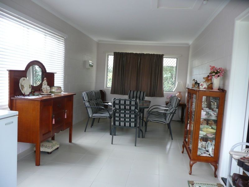 25 Russell Road West, Lake Eacham QLD 4884