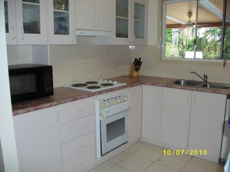 185 Robert Road, Bentley Park QLD 4869