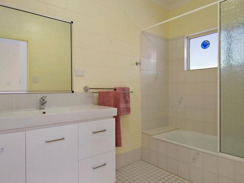 13 Queenscliff Close, Kewarra Beach QLD 4879