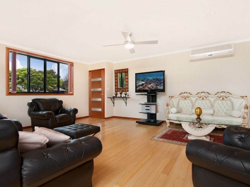 42 Macilwraith Street, Manoora QLD 4870