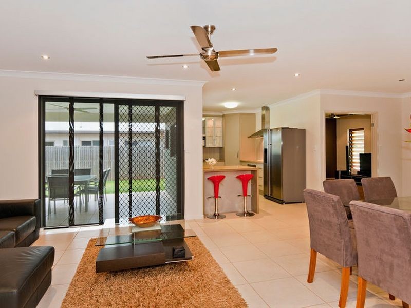 4 Coccoloba Close, Redlynch QLD 4870
