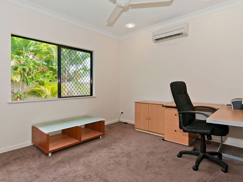 4 Coccoloba Close, Redlynch QLD 4870