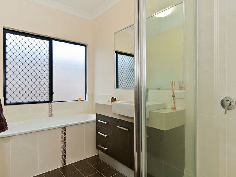 4 Coccoloba Close, Redlynch QLD 4870