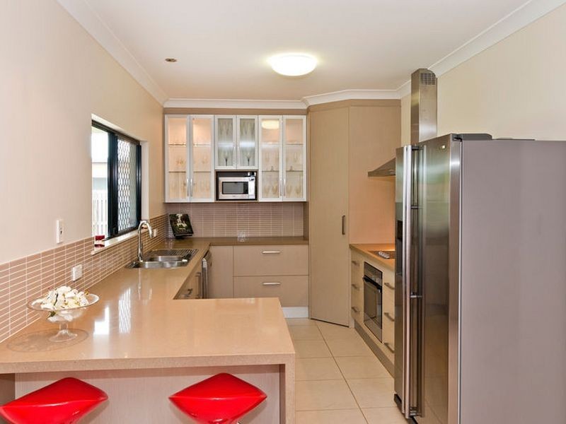 4 Coccoloba Close, Redlynch QLD 4870