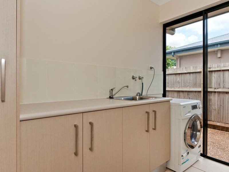 4 Coccoloba Close, Redlynch QLD 4870