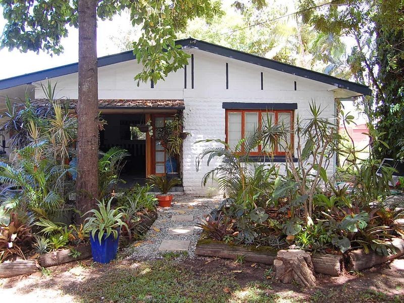 8 Hill Street, Manunda QLD 4870