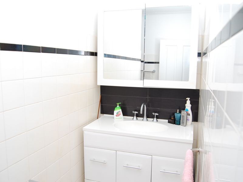 8 Hill Street, Manunda QLD 4870