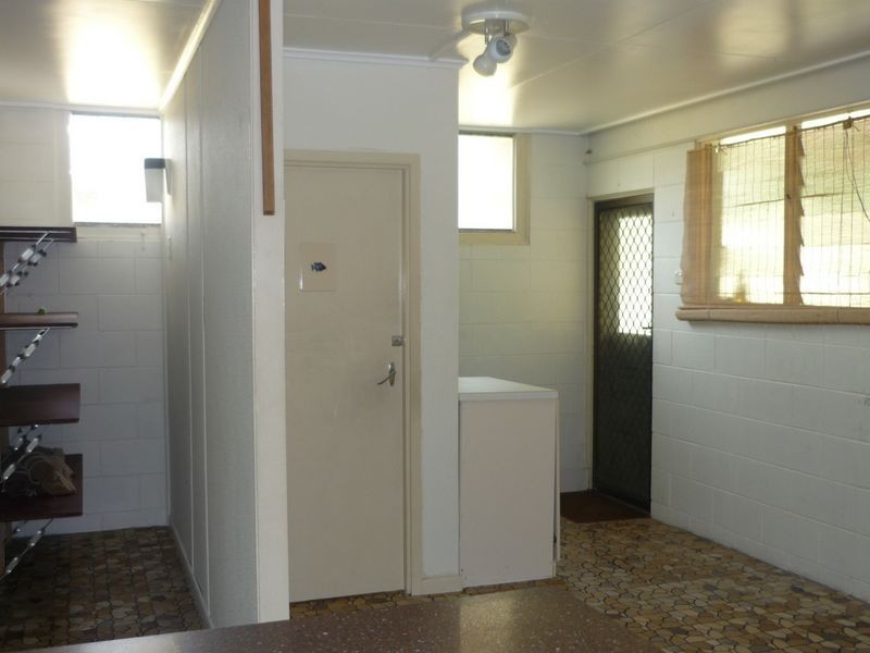 6 Kingsford Street, Mooroobool QLD 4870