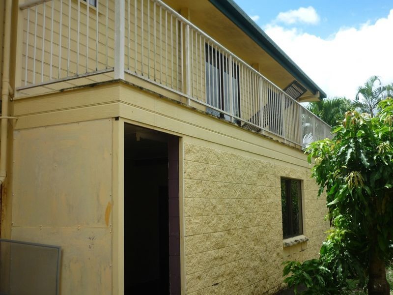 6 Kingsford Street, Mooroobool QLD 4870