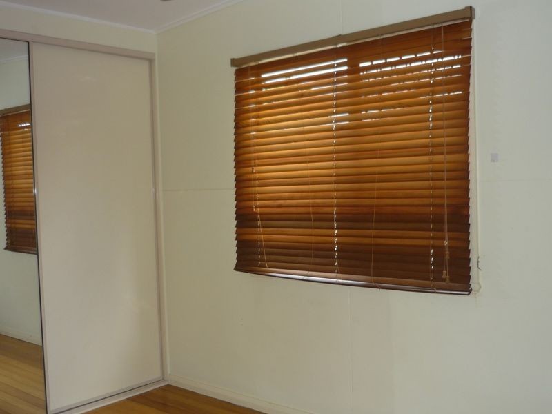 6 Kingsford Street, Mooroobool QLD 4870