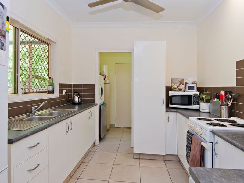 9 Yates Court, White Rock QLD 4868