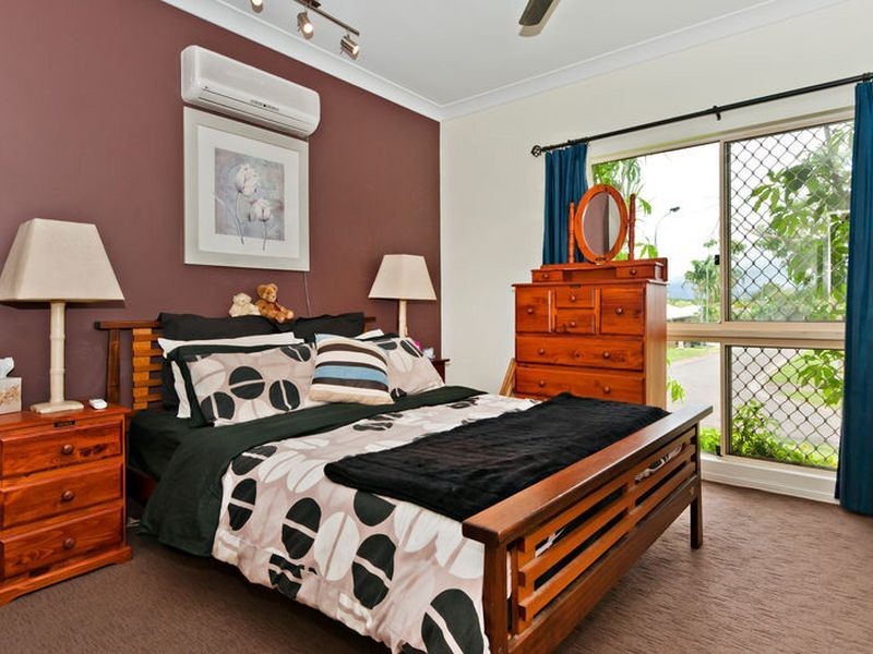 9 Yates Court, White Rock QLD 4868