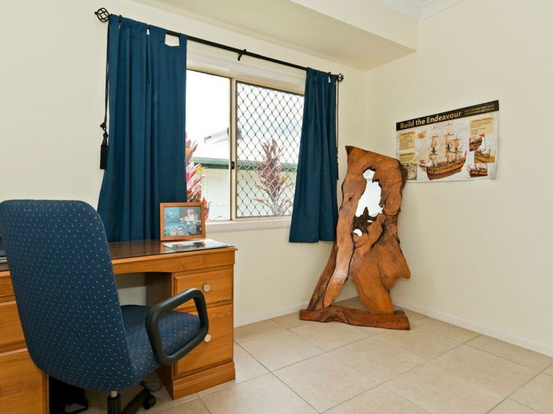 9 Yates Court, White Rock QLD 4868