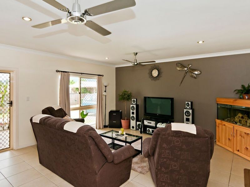 9 Yates Court, White Rock QLD 4868