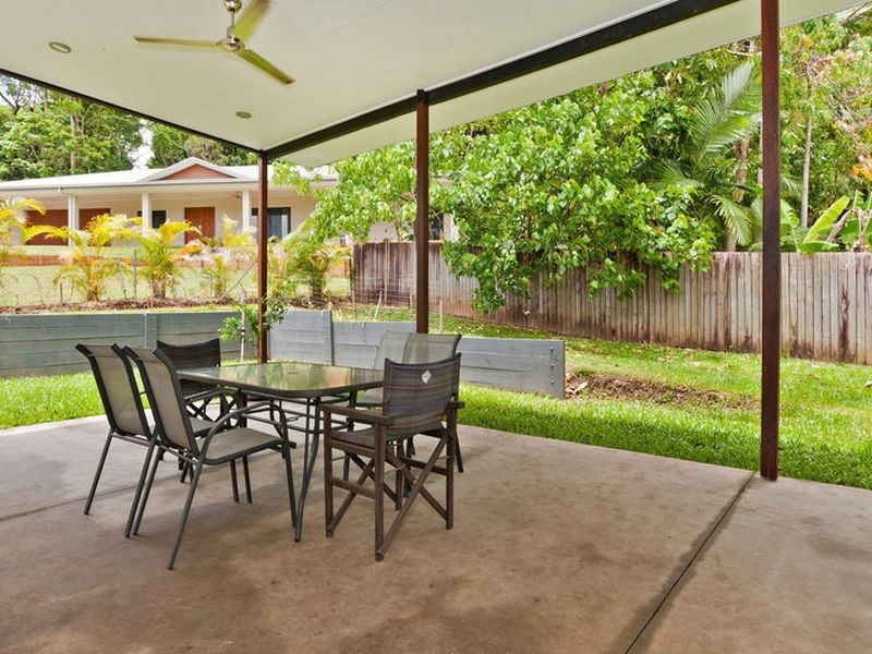 9 Yates Court, White Rock QLD 4868