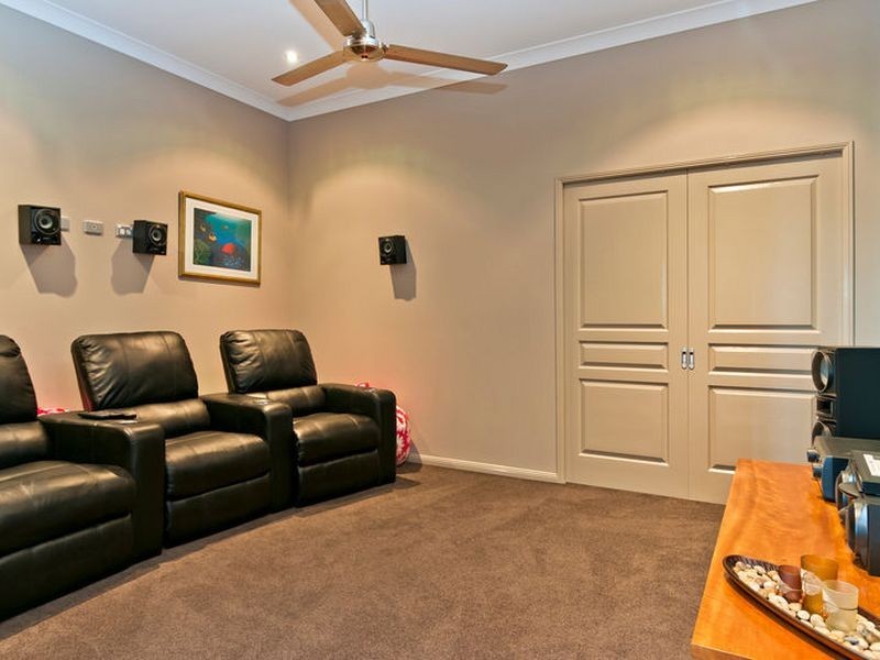 1 Retreat Close, Palm Cove QLD 4879