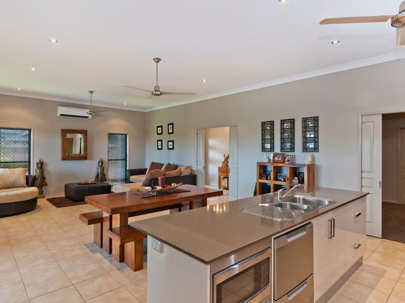 1 Retreat Close, Palm Cove QLD 4879