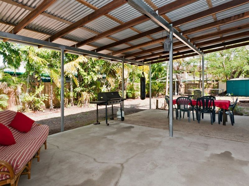 15 Bamboo Street, Holloways Beach QLD 4878