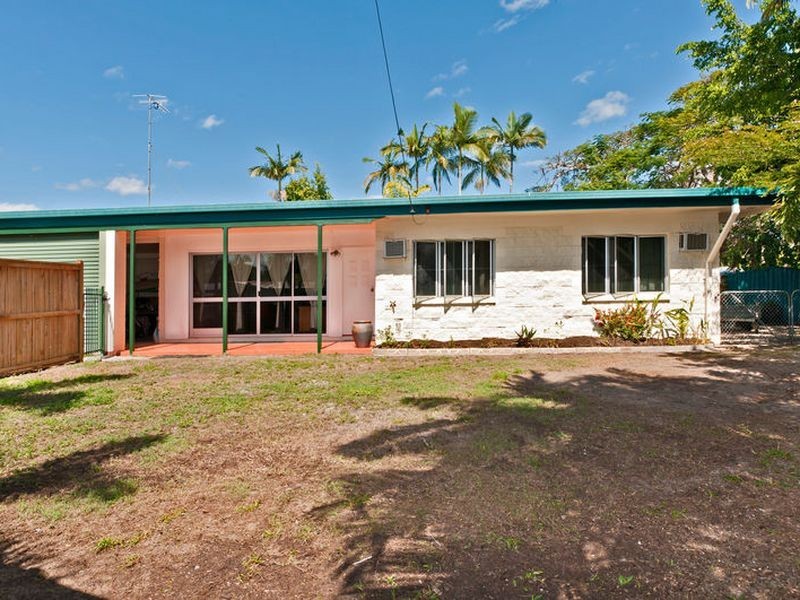 15 Bamboo Street, Holloways Beach QLD 4878
