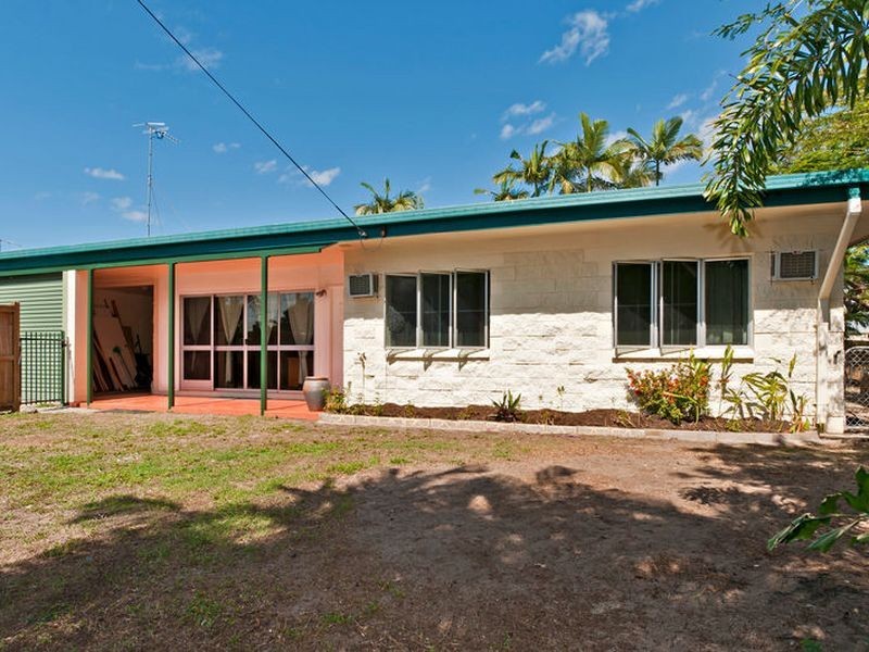 15 Bamboo Street, Holloways Beach QLD 4878