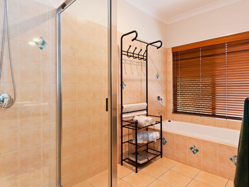 1 Red Peak Boulevard, Caravonica QLD 4878