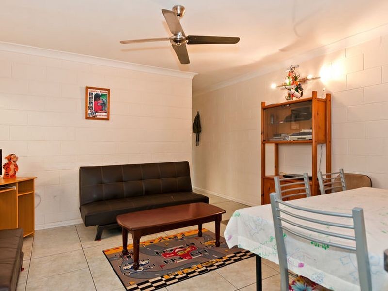 2/18 Curtin Street, Westcourt QLD 4870