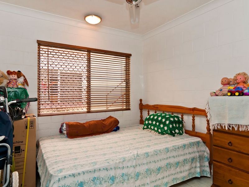 2/18 Curtin Street, Westcourt QLD 4870