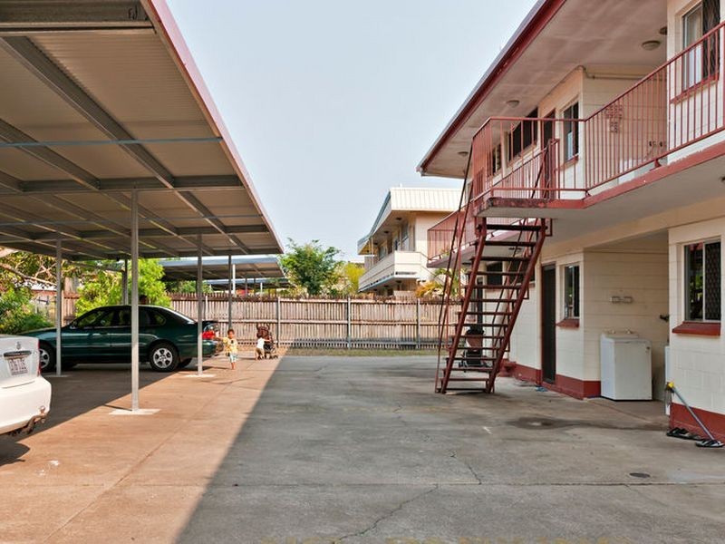 2/18 Curtin Street, Westcourt QLD 4870