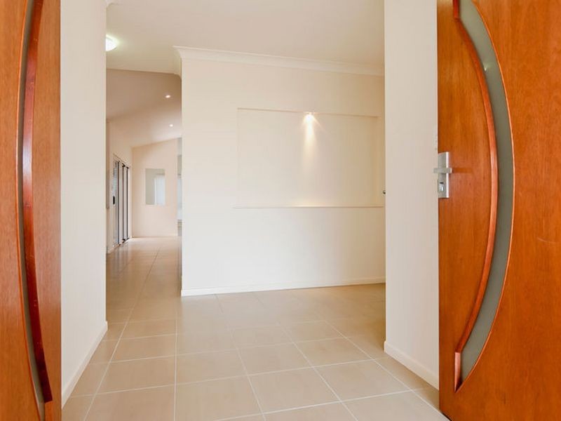 11 Botany Avenue, Redlynch QLD 4870