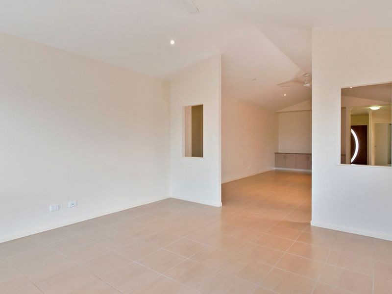 11 Botany Avenue, Redlynch QLD 4870